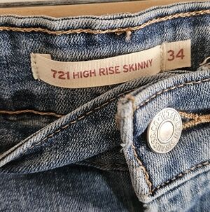 Levi's 721 High Rise Skinny Jeans